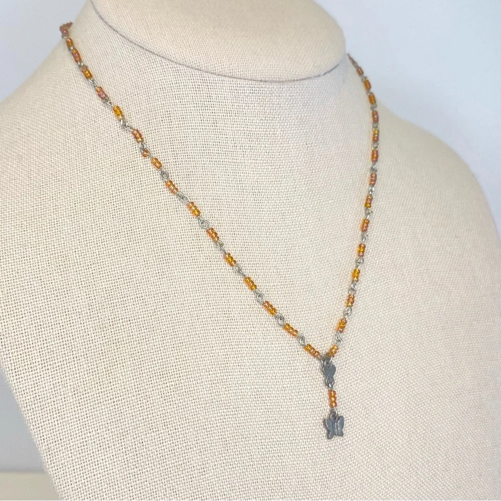 Vintage Butterfly Pendant Necklace Glass Bead Silver Tone Dainty Whimisical‎